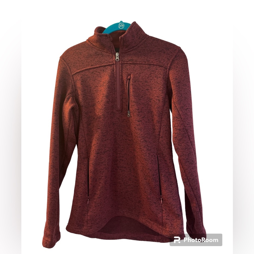 Magellan Outdoors women’s classic fit quarter zip pullover. Size XS.